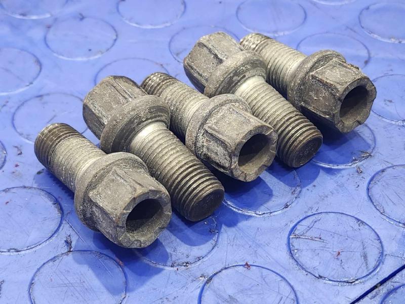 2015 Volkswagen Golf Lug Nuts