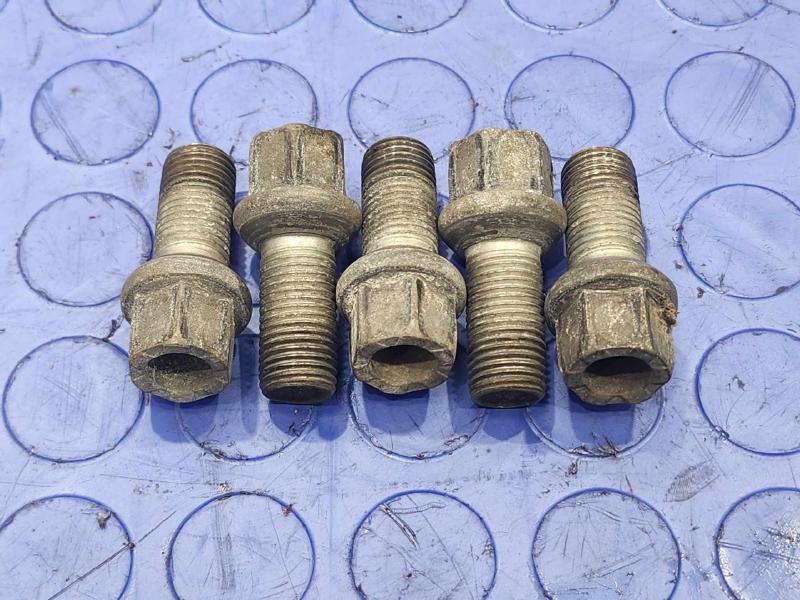 2015 Volkswagen Golf Lug Nuts