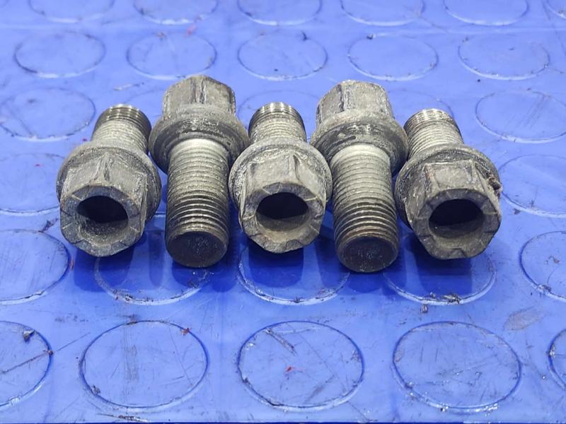 2015 Volkswagen Golf Lug Nuts