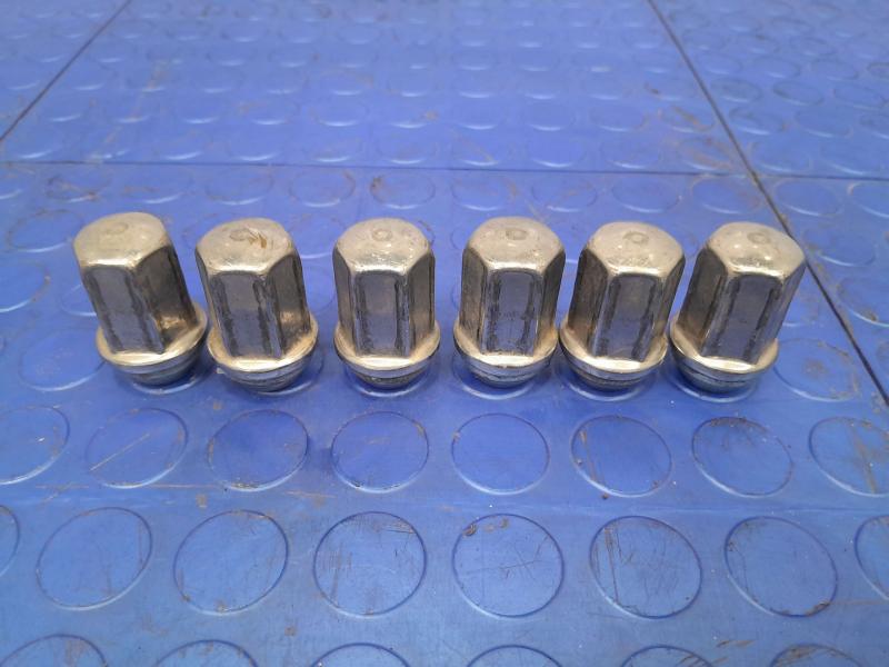 2017 GMC Acadia Lug Nuts