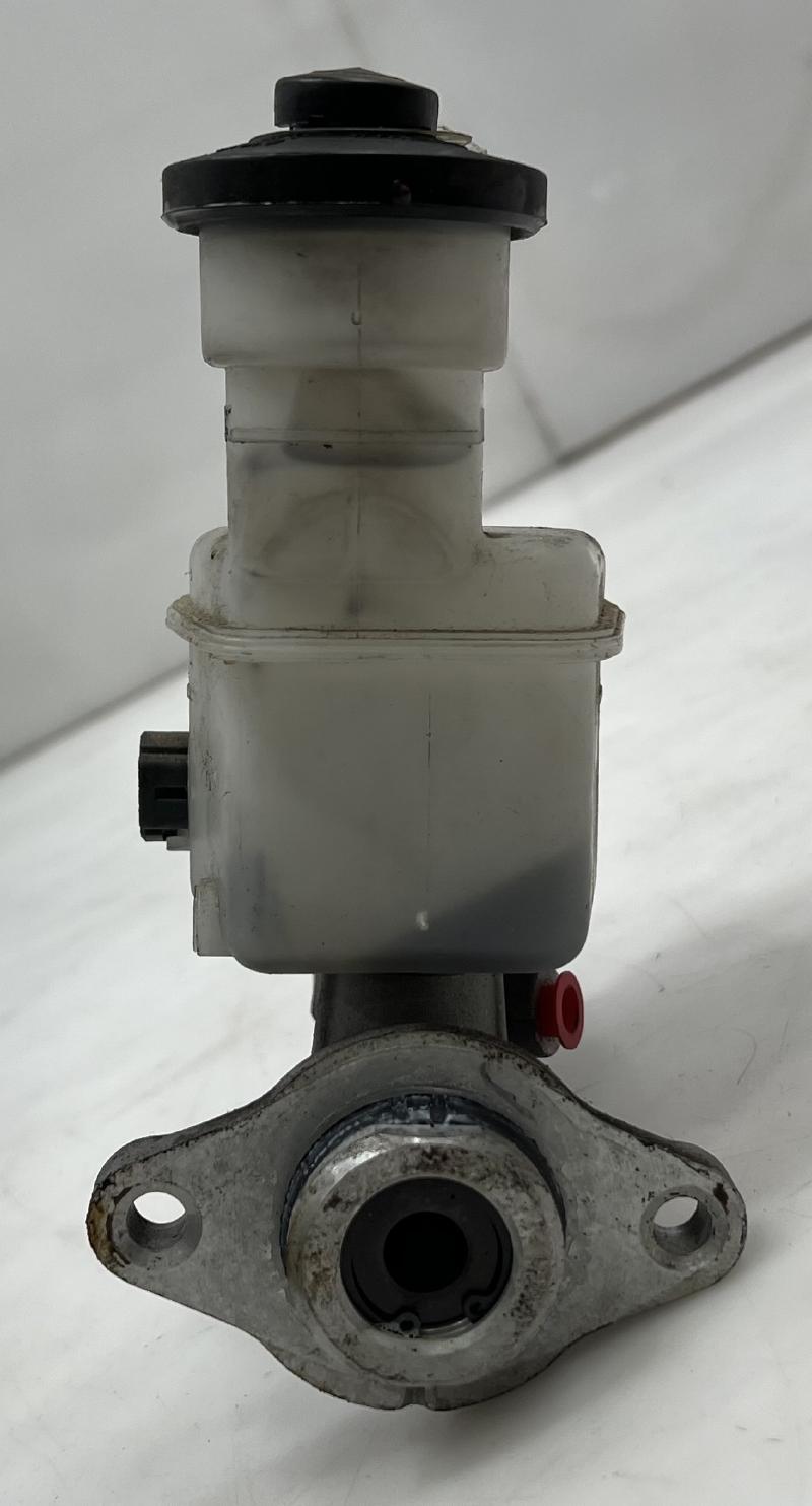 1997 - 2000 Toyota Rav4 Brake Master Cylinder w/o ABS Auto Trans ONLY OEM 4720142070