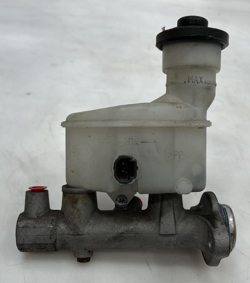 1997 - 2000 Toyota Rav4 Brake Master Cylinder w/o ABS Auto Trans ONLY OEM 4720142070