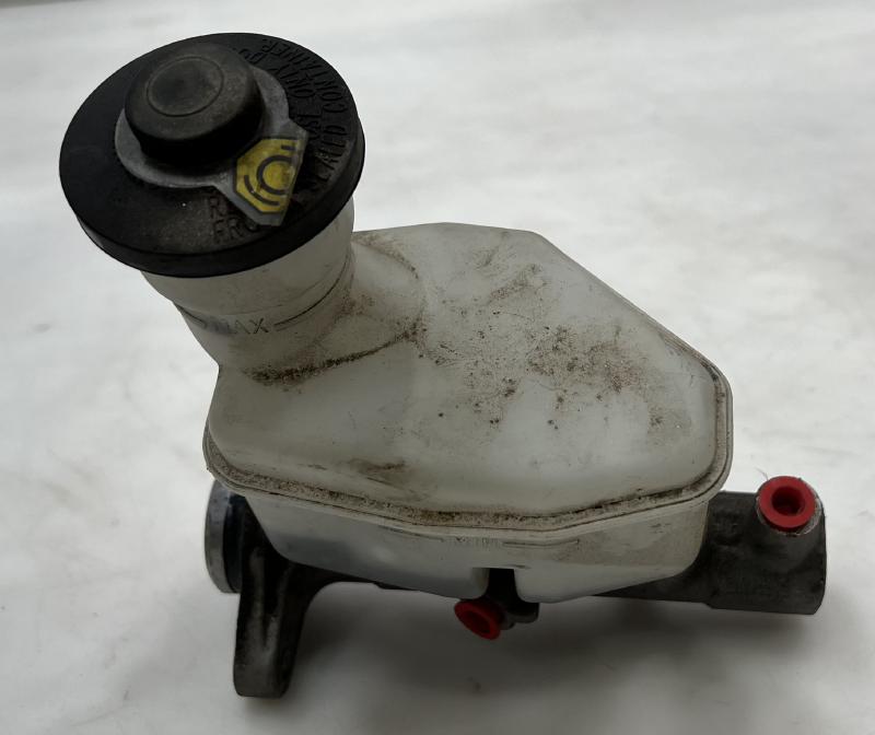 1997 - 2000 Toyota Rav4 Brake Master Cylinder w/o ABS Auto Trans ONLY OEM 4720142070