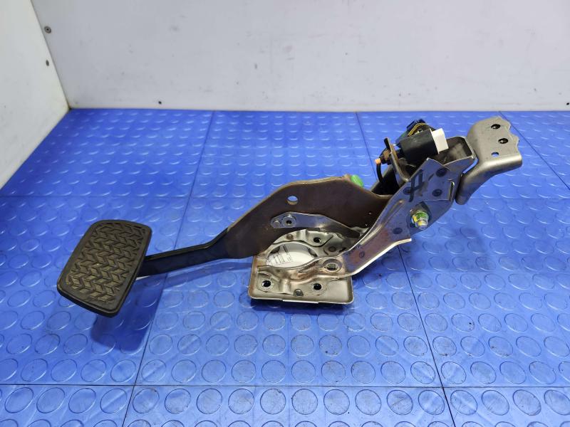 2018 Toyota Highlander Brake Pedal