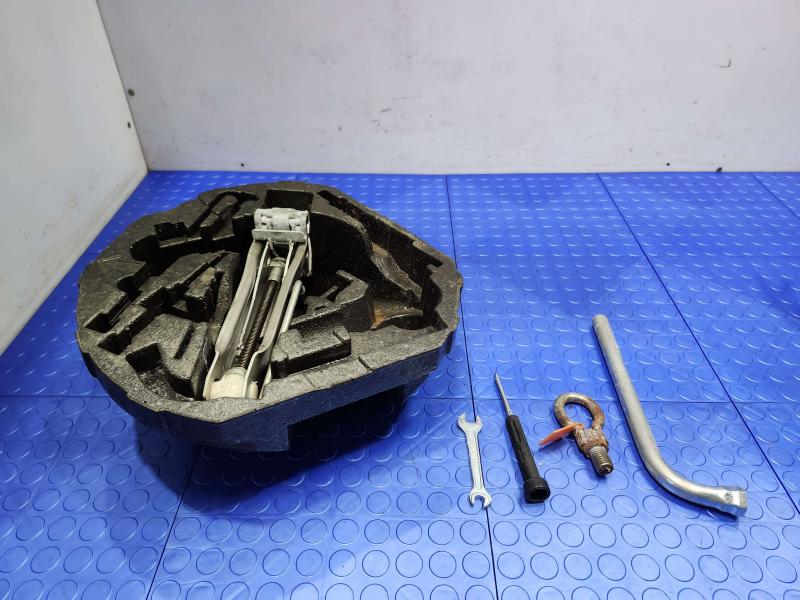 2005 Volkswagen Jetta Jack Assembly