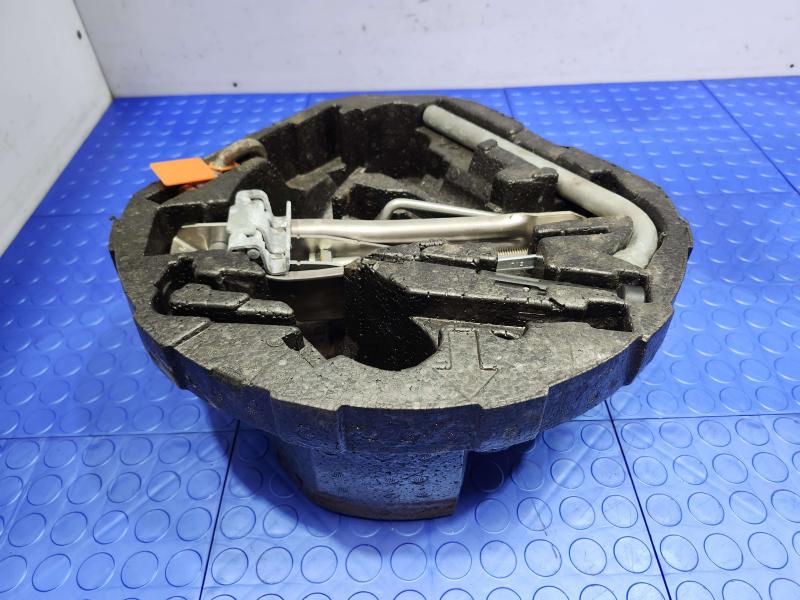 2005 Volkswagen Jetta Jack Assembly