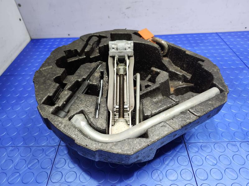 2005 Volkswagen Jetta Jack Assembly