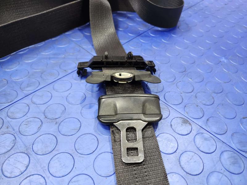 2015 Chrysler 200 Front Seat Belt
