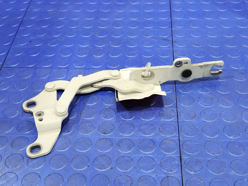 2008 BMW 128i Hood Hinge