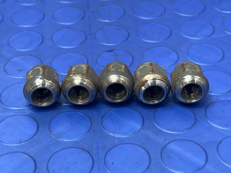 2007 Honda CR-V Lug Nuts
