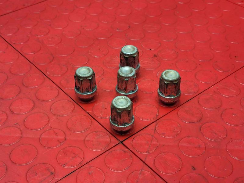 2014 Ford Fusion Lug Nuts
