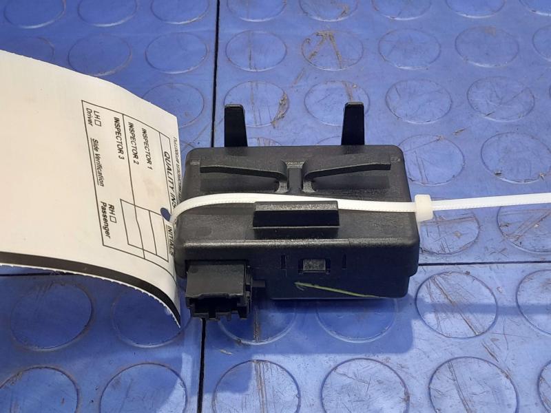 2017-2019 GMC Acadia Door Lock Receiver Control Module OEM 13509518