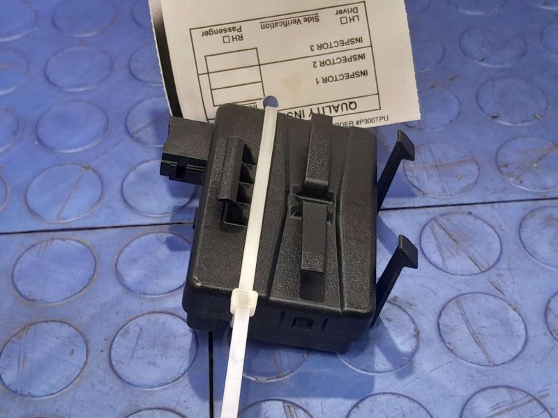 2017-2019 GMC Acadia Door Lock Receiver Control Module OEM 13509518