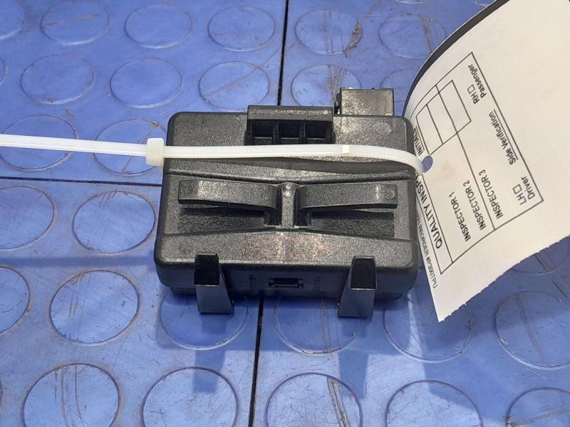 2017-2019 GMC Acadia Door Lock Receiver Control Module OEM 13509518