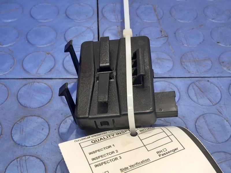 2017-2019 GMC Acadia Door Lock Receiver Control Module OEM 13509518