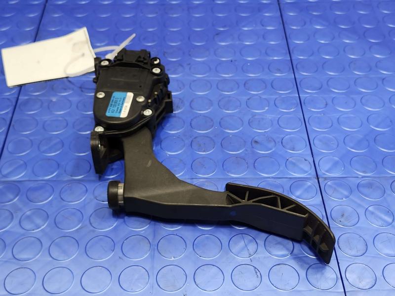 2005 Volkswagen Jetta Pedal Assembly