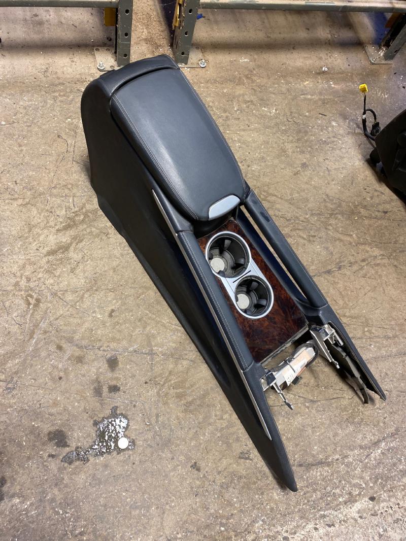 2011 Mercedes GL-Class Front Console