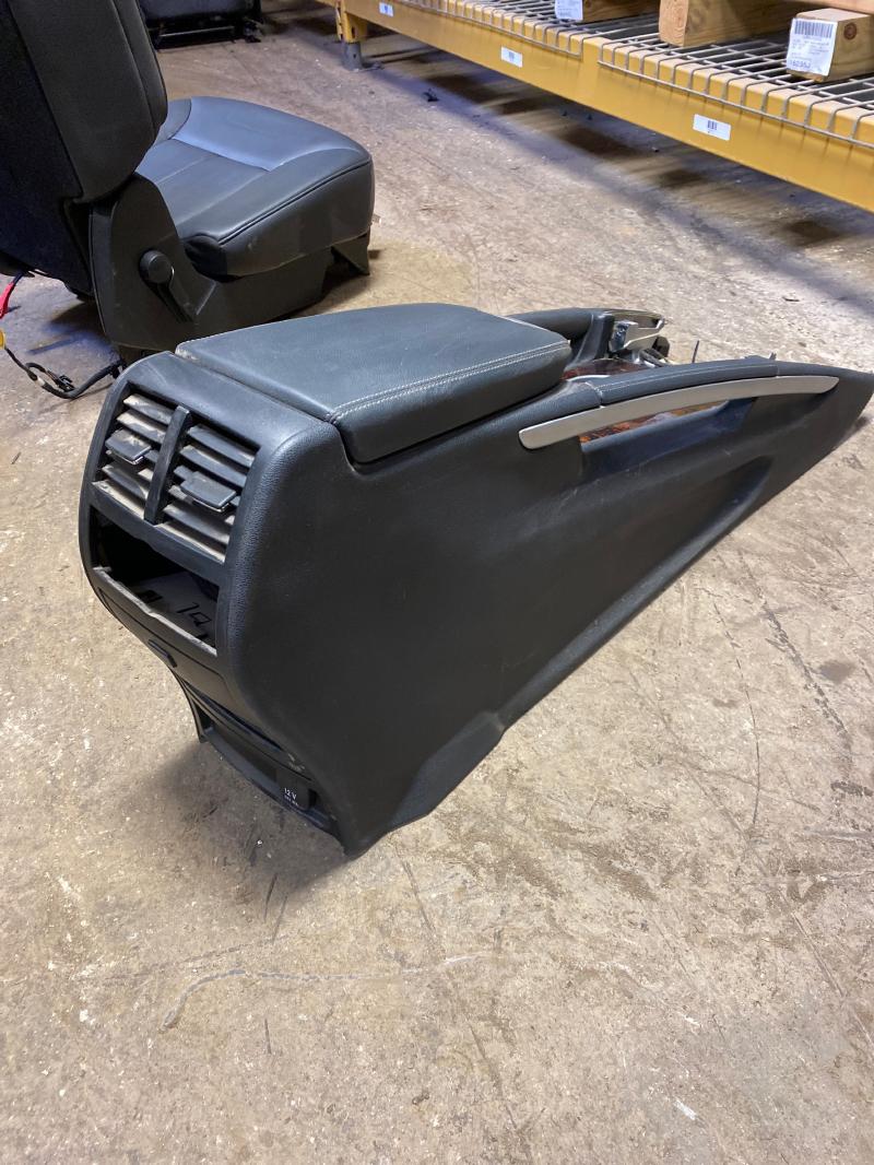 2011 Mercedes GL-Class Front Console
