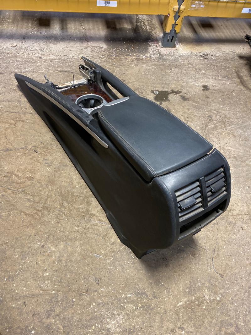 2011 Mercedes GL-Class Front Console