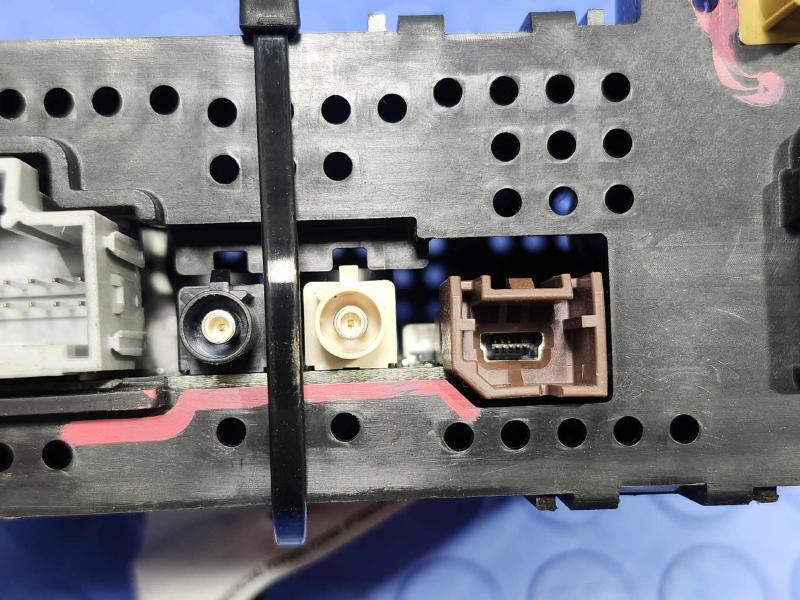 2014 Cadillac ATS CTS Sedan Radio Receiver Control Module OEM 13592804
