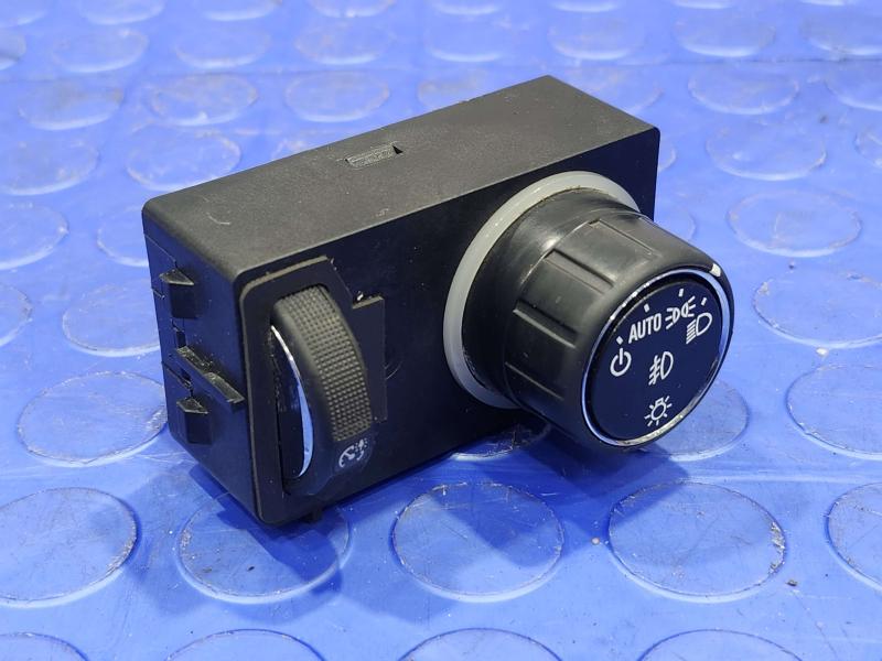 2015 GMC Yukon XL Headlight Switch (Dash Mtd)