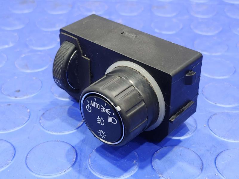 2015 GMC Yukon XL Headlight Switch (Dash Mtd)