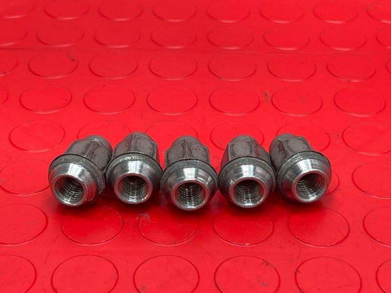 2016 Chevrolet Volt Lug Nuts