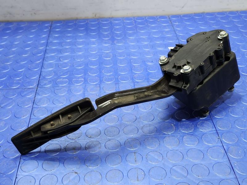 2006-2010 Pontiac Solstice Accelerator Pedal Assembly Genuine OEM 10351283