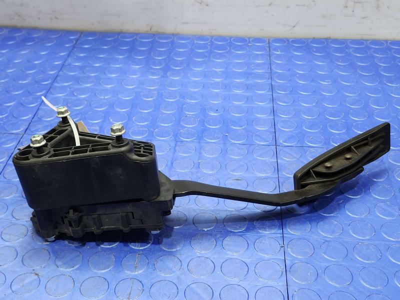 2006-2010 Pontiac Solstice Accelerator Pedal Assembly Genuine OEM 10351283