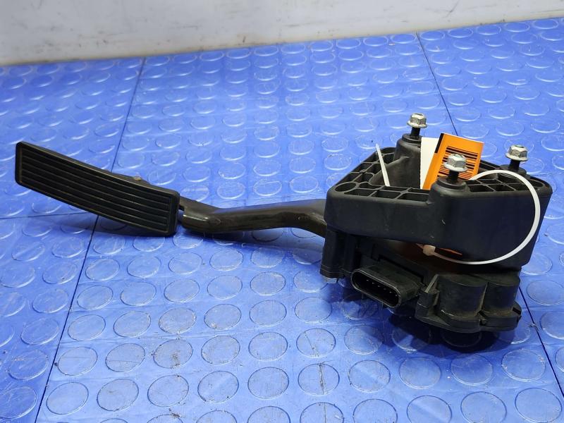 2006-2010 Pontiac Solstice Accelerator Pedal Assembly Genuine OEM 10351283