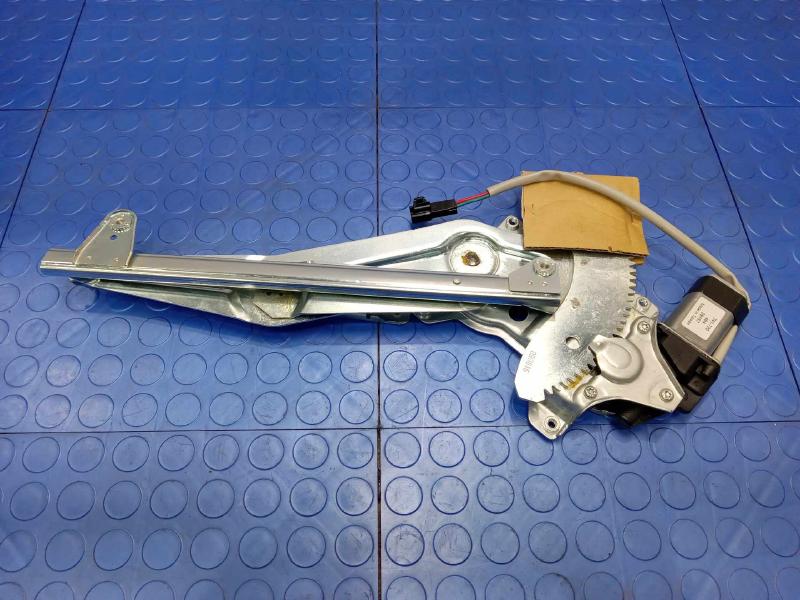 1999 Toyota Camry Front Door Regulator