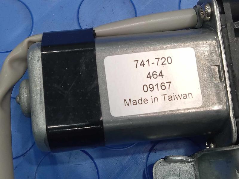 1999 Toyota Camry Front Door Regulator