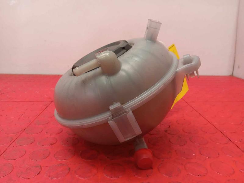 2018 Volkswagen Atlas Coolant Recovery Bottle