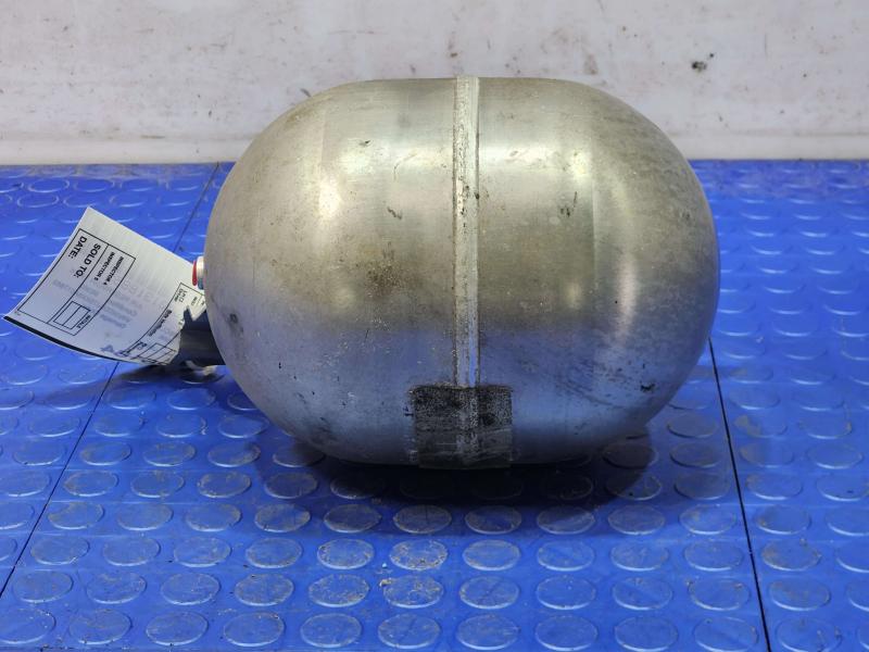 2006 Mercedes CLS-Class Air Reservoir Tank