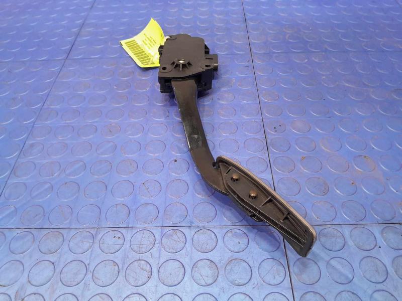 2006-2010 Pontiac Solstice Accelerator Pedal Assembly Genuine OEM 15220018