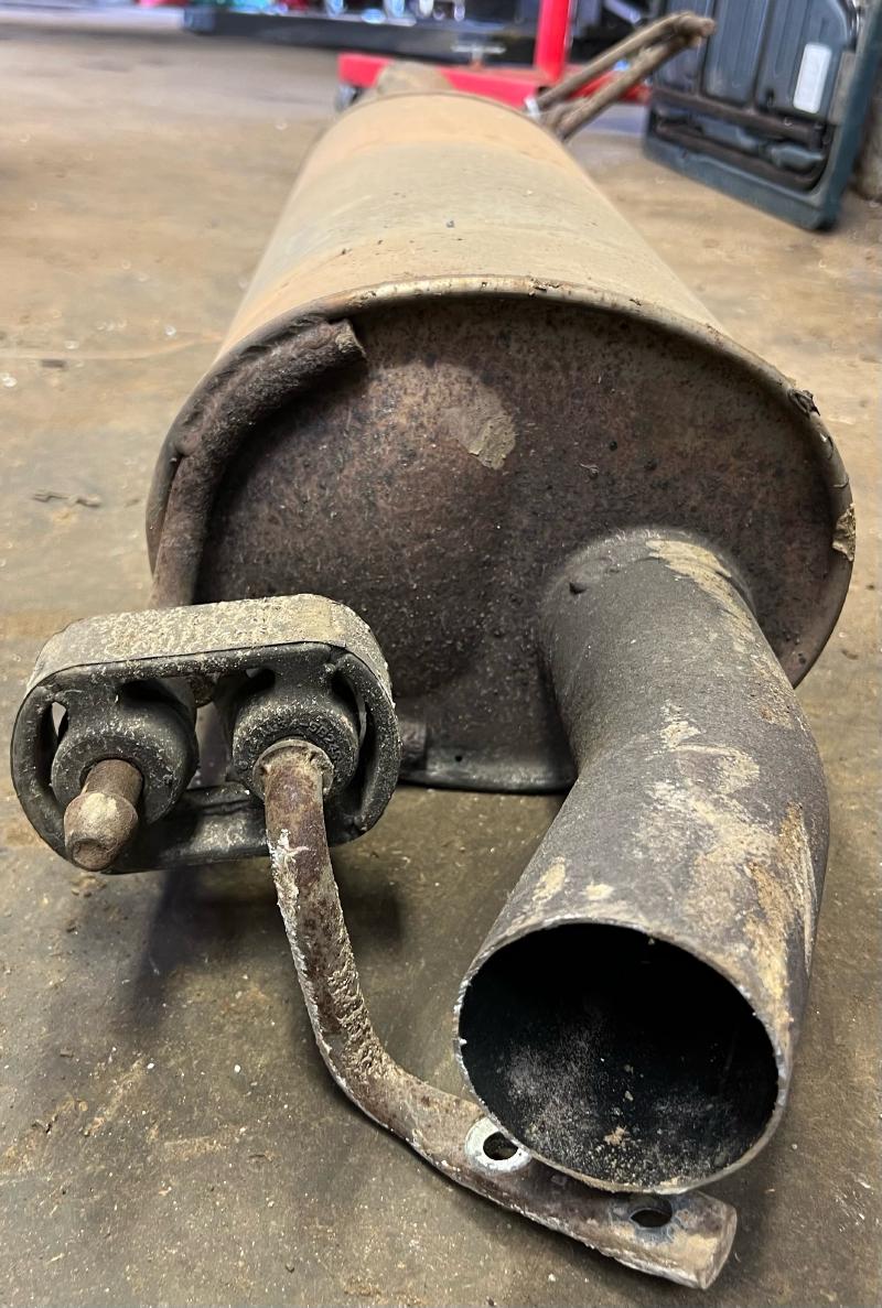 2011 Ford F150 3.7L Exhaust Muffler Thru 1/3/11 ONLY OEM BL3Z5230A