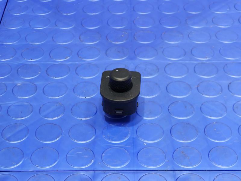 2005 Volkswagen Jetta Door Switch Front