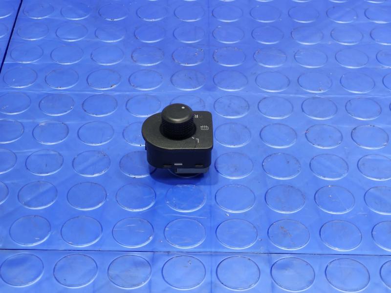 2005 Volkswagen Jetta Door Switch Front