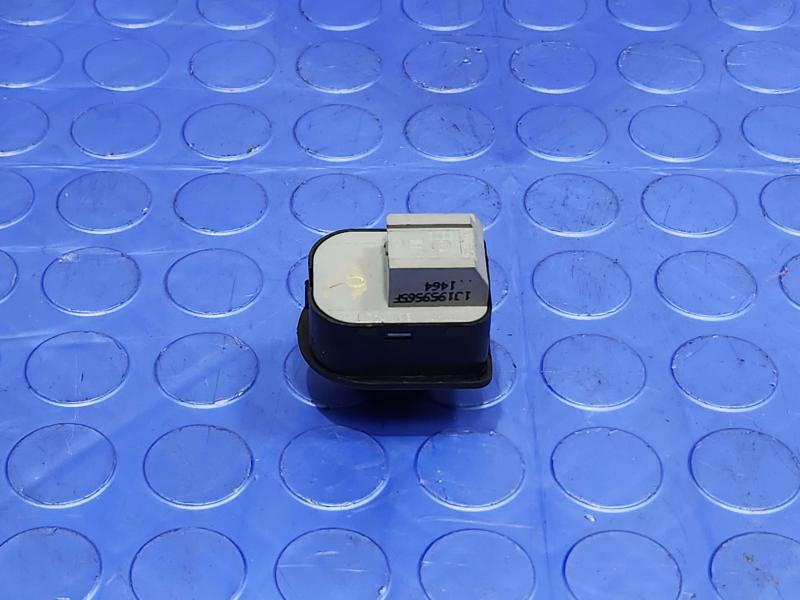 2005 Volkswagen Jetta Door Switch Front