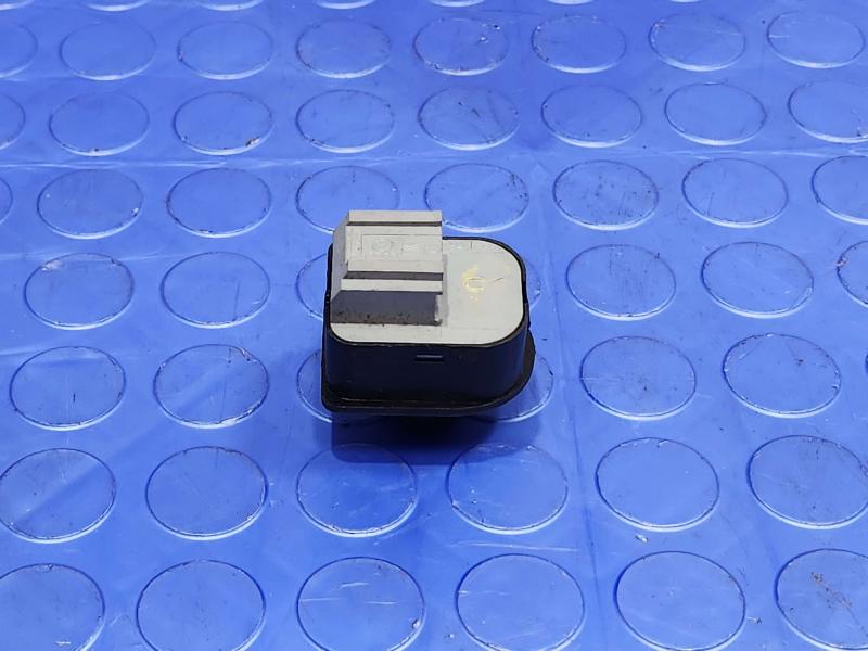 2005 Volkswagen Jetta Door Switch Front