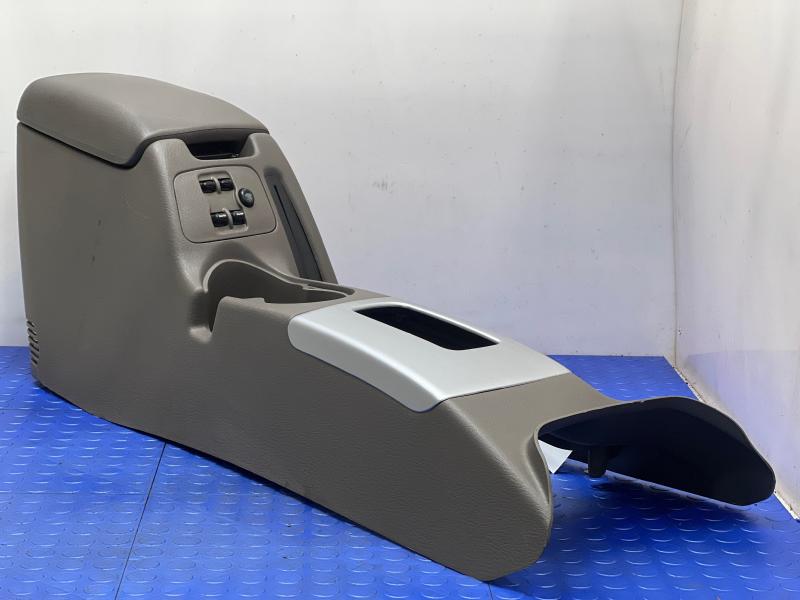 2002-2004 Jeep Liberty Center Console Assembly Taupe Auto Trans OEM 0WD581DVAC
