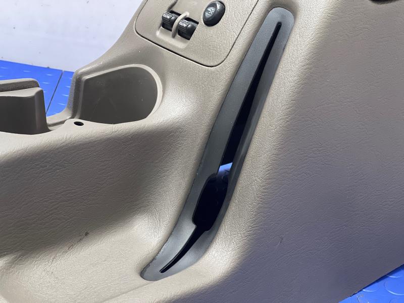 2002-2004 Jeep Liberty Center Console Assembly Taupe Auto Trans OEM 0WD581DVAC