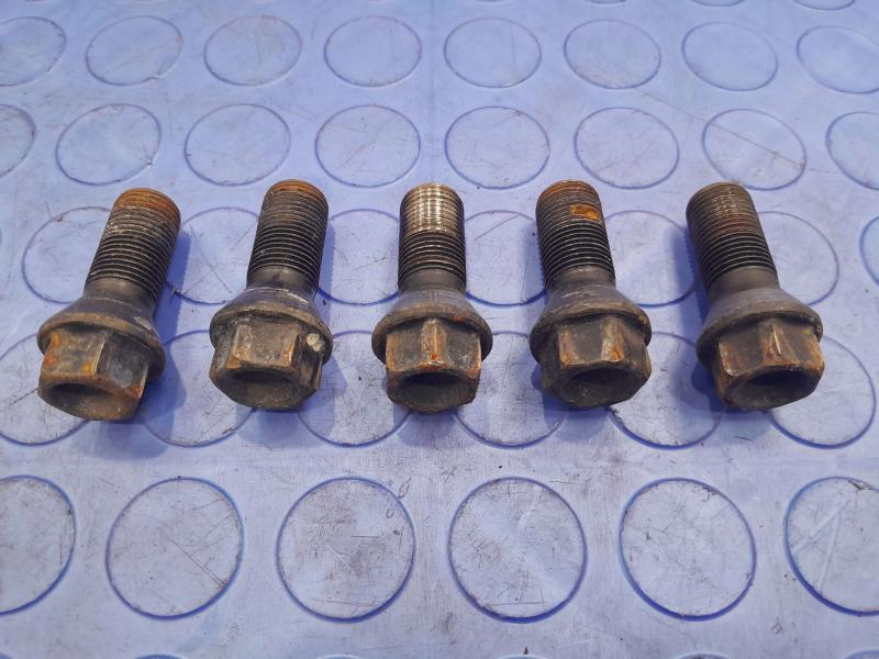 2015 BMW 328i Lug Nuts