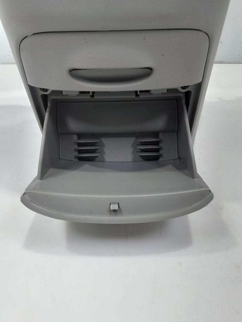 2014 Kia Sedona Front Console