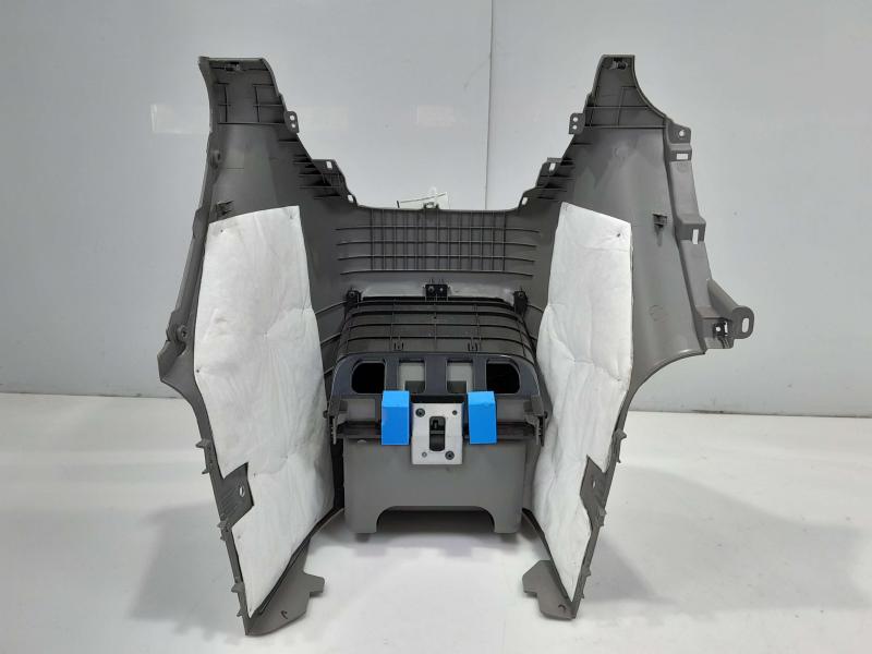 2014 Kia Sedona Front Console