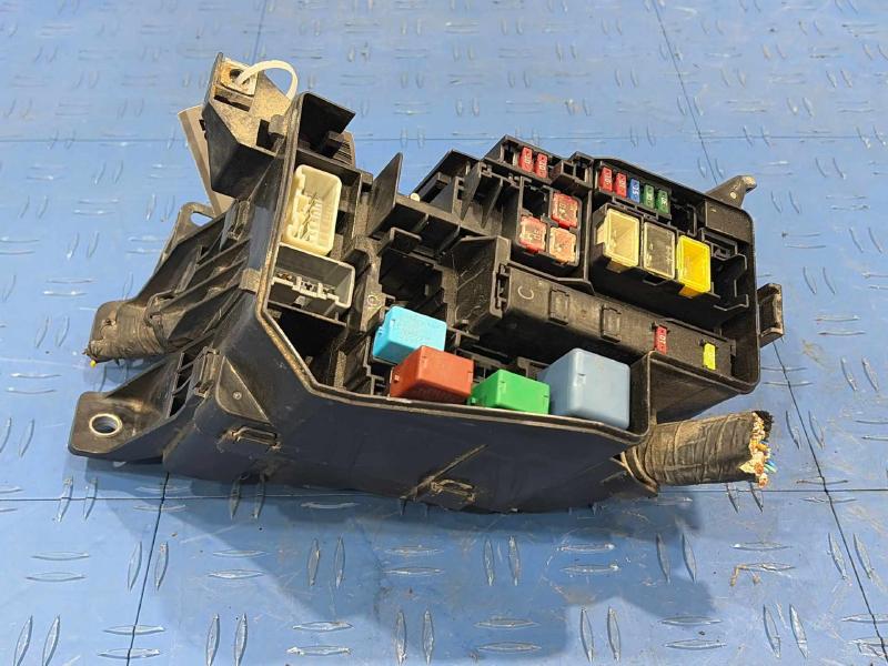 2007 Toyota RAV4 Engine Fuse Box