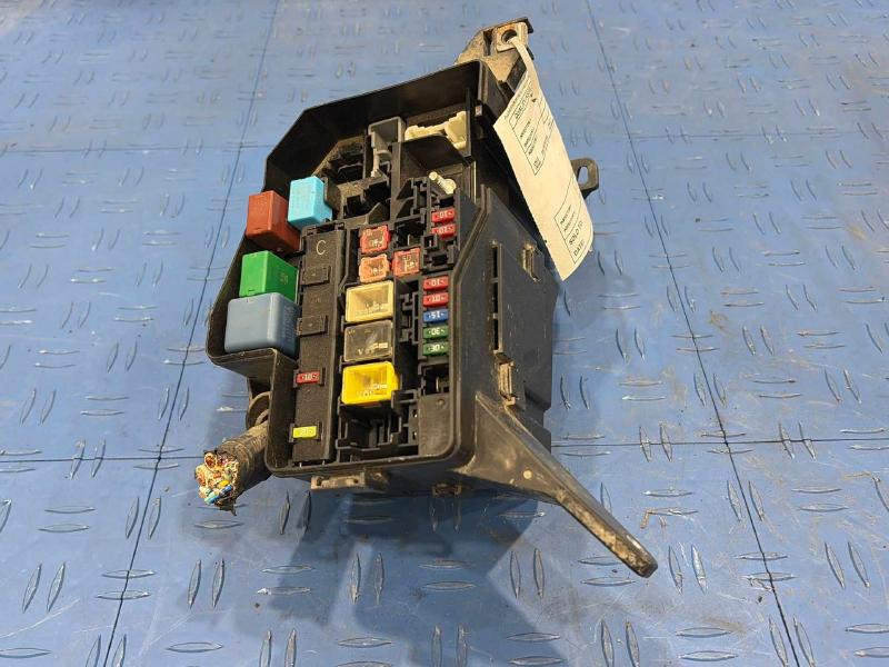 2007 Toyota RAV4 Engine Fuse Box