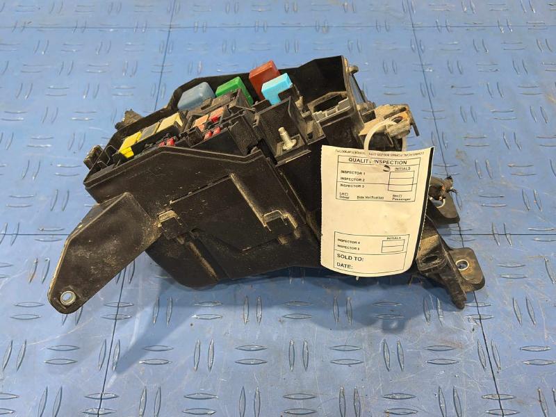 2007 Toyota RAV4 Engine Fuse Box