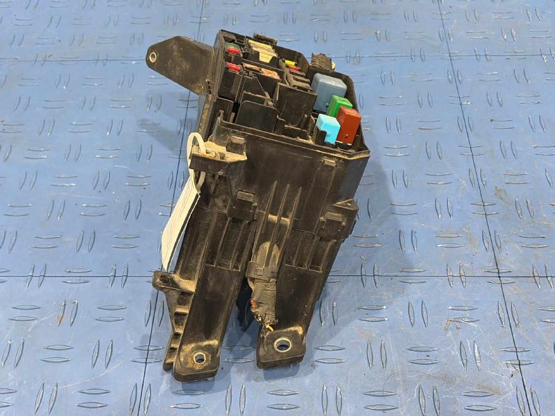 2007 Toyota RAV4 Engine Fuse Box