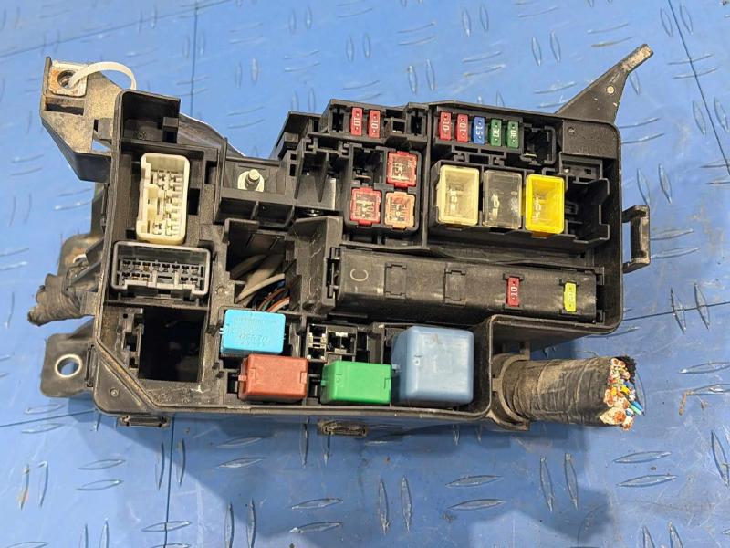 2007 Toyota RAV4 Engine Fuse Box